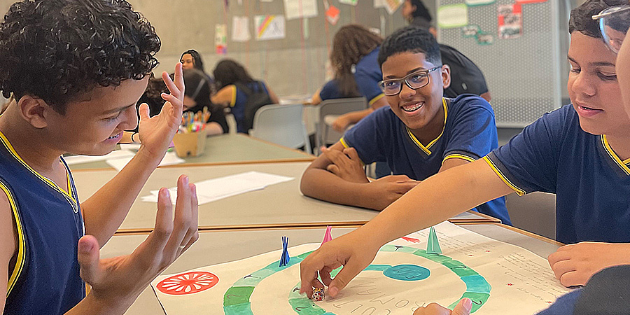 atividades metodologias ativas e alunos no laboratório 