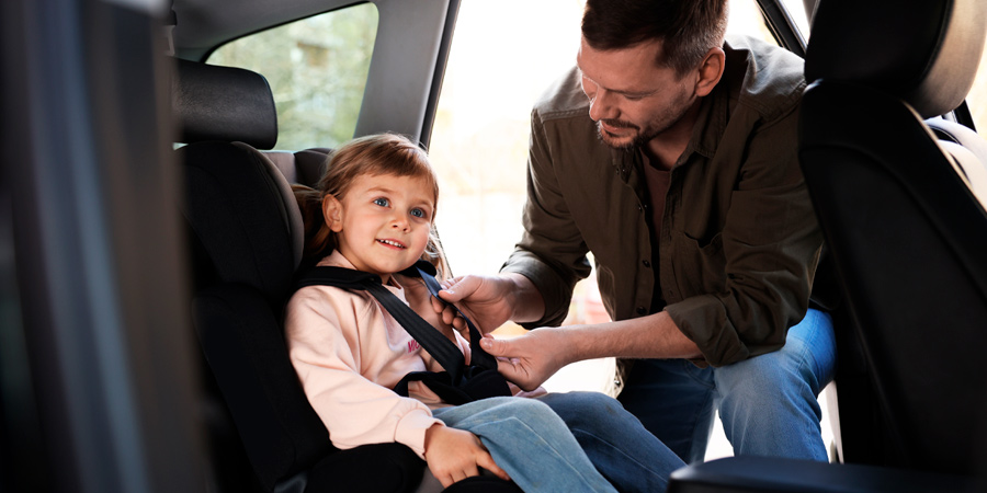 Cadeirinha de carro reduz riscos no transporte infantil